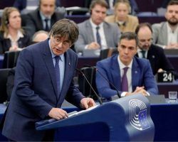 Puigdemont humilla a Sánchez al rechazar su Ley estrella