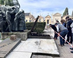 El Ayuntamiento inicia los trabajos para restaurar la cripta y el mausoleo de Joselito El Gallo