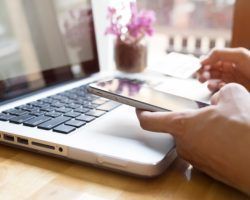 Españoles acuden cada vez más a préstamos online y menos a tarjetas de crédito