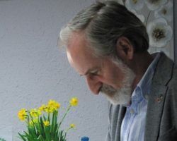 «Lo único en que la política no ha cambiado es que Bildu sigue sin llamar a ETA lo que son, terroristas»Entrevista a Gonzalo Sichar, autor del libro "Vox, la fuerza nueva del yunque"