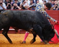 Toros en Sevilla: Esaú se reivindica y Escribano vuelve a demostrarloEl Fandi, el hombre, se fue de vacío en una tarde de miuras muy de Miura en la Maestranza