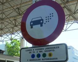 VOX exige a Sanz que dé marcha atrás en la aplicación de la Zona de Bajas Emisiones en la CartujaPeláez: "Se enfrentan a multas de 200 euros. El PP aplica sin titubeos la legislación socialista de cambio climático, inspirada por los globalistas de la Agenda 2030"