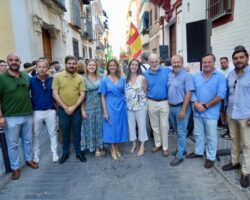 VOX exige ante la sede del PSOE-A que devuelvan los 680 millones de la trama de los falsos ERE
