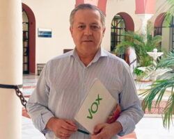 VOX denuncia la “actitud medioambiental kamikaze” del Gobierno de Jiménez que “pone en grave peligro con su dejadez” a vecinos, empresas y zonas verdes"Están poniendo en grave peligro el principal pulmón verde de Alcalá de Guadaíra y uno de los parques más importantes de toda la provincia de Sevilla”
