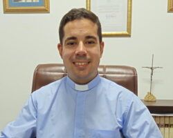 Entrevista a José Iván Martín Pascual, párroco en Coria del Río“No hay una crisis de vocaciones sino de disponibilidad. Dios sigue llamando a la gente, pero hoy nos venden otras cosas y se tiende a creer que la felicidad está en cosas que no la da”