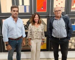 El expresionismo y la geometría de Pepe Barragán se expone en el Colegio de Aparejadores Además de pintor fue, durante más de 20 años, propietario de la galería sevillana “La Caja China” 