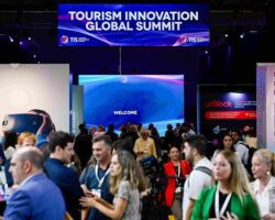 Los profesionales del turismo se reúnen en Sevilla para descubrir las últimas innovaciones y soluciones tecnológicasMás de 400 ponentes y expertos internacionales y más de 200 firmas expositoras, dejando un impacto económico de 20 millones de euros para la ciudad de Sevilla