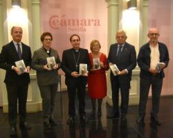 La Vniversitas Senioribus CEU UF3 acoge la presentación de la biografía de Santa Ángela de la CruzEl acto contó con la intervención de Mons. Teodoro León, obispo auxiliar de Sevilla, y Gloria Gamito, autora de la obra
