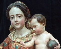 Una joya barroca recuperada: la Virgen de La Roldana de la Real Academia de Medicina y Cirugía de SevillaDurante casi seis meses el restaurador Pedro López Marcos ha trabajado para devolver su esplendor a esta talla de la Virgen con el Niño atribuida a Luisa Roldán