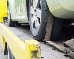¿Vale la pena comprar las piezas del coche en un desguace?