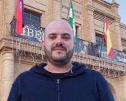 Entrevista a Desiderio Manso, coordinador local de Andalucía por Sí (AxSí) en La Puebla del Río“En eventos como el de San Sebastián, todas las banderas que se pueden ver son de España, pero no de Andalucía, mientras que en Coria se ha promovido el andalucismo desde que tengo memoria”