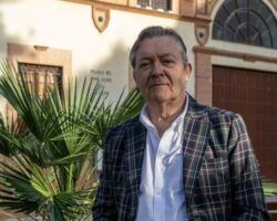 Javier Salvago presenta “Aquí nací, este es mi pueblo” en La Carbonería de Sevilla