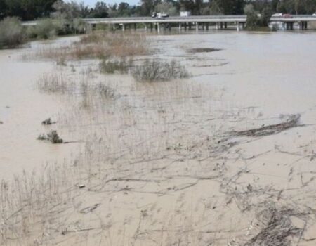 Desalojo preventivo en Jerez ante la crecida del río Guadalete