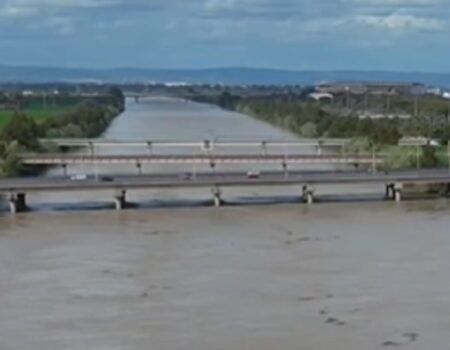 Desalojo preventivo de las zonas potencialmente inundables ante la crecida del Guadalquivir en Sevilla