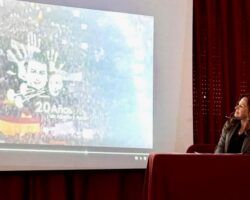 Alumnos sevillanos frente a una víctima de ETA: “Es importante que conozcáis la historia”Teresa Jiménez Becerril ha dado una conferencia hoy a estudiantes de Bachillerato del colegio Highlands School