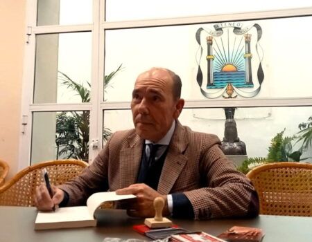 Presentado «El día que habló la sangre» de Víctor García-Rayo en el Ateneo de Sevilla