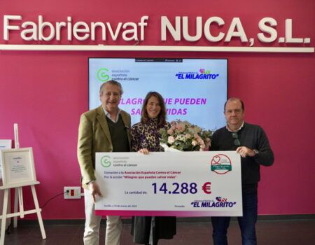 El Milagrito dona a la Asociación contra el Cáncer 14.288 € tras vender 274.000 botellas