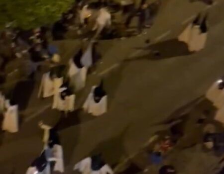 Susto en la procesión de la Macarena por la explosión de dos arquetas eléctricas