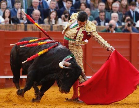 Domingo de Resurrección de toros en Sevilla: ¡larga vida a Morante!Buenas sensaciones del de la Puebla, destacada tarde y oreja para Daniel Luque y desrazada corrida de Núñez del Cuvillo