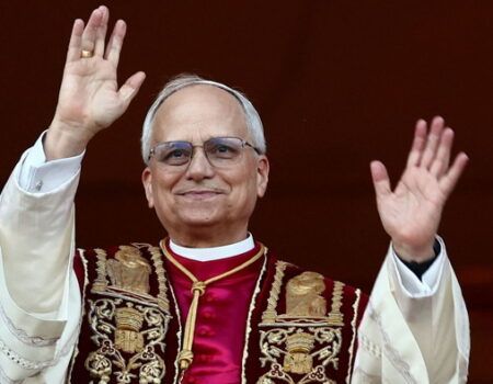 ¿Cuántos idiomas habla el Papa León XIV?