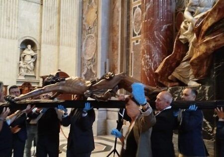Vídeos de la llegada del Cachorro en el interior de la Basílica de San Pedro