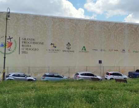 El Cachorro en Roma (I): Las vísperasLluvia, mudá dentro de la carpa, el traslado de incógnito por carretera, no news good news...