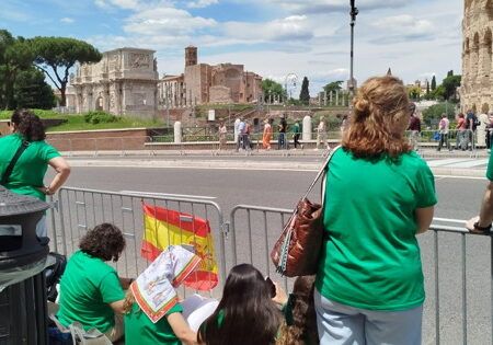 Mucho acento andaluz en los alrededores del Coliseo de Roma
