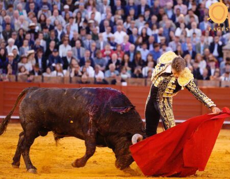 Toros en Sevilla: De nuevo Escribano y los de Victorino MartínCortó dos orejas al quinto, que fue premiado con la vuelta al ruedo