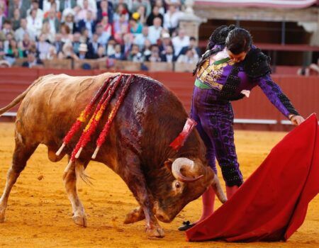 Toros en Sevilla: Desnortados jugueteos presidenciales entre peticiones y orejasLuque y Rufo se llevaron sendos trofeos y Morante abundó en su despedida. Floja corrida de Garcigrande