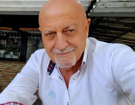 Entrevista a Antonio Navarro, escritor y exdirector de La Voz de Coria