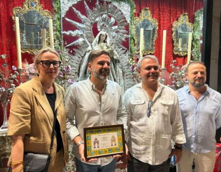 El monasterio de San Leandro vuelve a ganar el primer premio del concurso de escaparates del Corpus ChristiCreación de Salvador Guijo, administrador del convento y autor de numerosos libros sobre conventos sevillanos