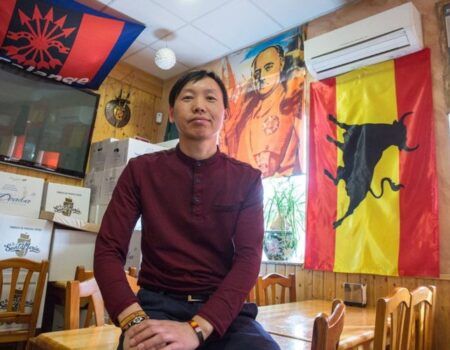 Entrevista a Chen Xianwei, “el chino franquista”"La huella de Franco que el gobierno de Sánchez pretende borrar está en todas partes: la Seguridad Social, los pantanos, los hospitales, el Valle de los Caídos y las viviendas sociales"