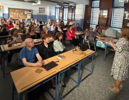 María Fidalgo Casares diserta en el CEPER Valdés Leal de SevillaLa historiadora valoró la labor de Rocío Moyano del Estad en la enseñanza de adultos