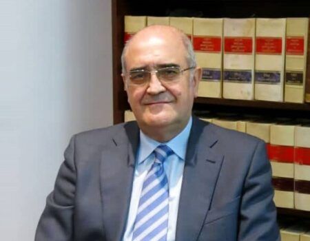 Entrevista a Juan Ramón Calero, exdirigente nacional de Alianza Popular y fundador del Partido Demócrata Español (PADE)"Feijóo es hábil y tiene experiencia política, pero tiene el problema de Ayuso, que le echa el aliento en la nuca"