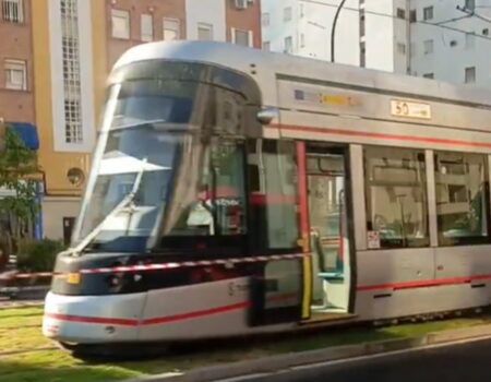 Accidente del tranvía en Nervión tras chocar contra una catenaria