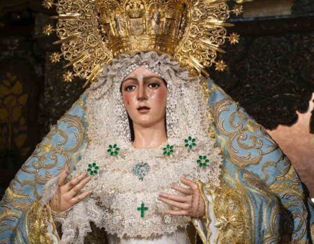 La Hermandad de la Macarena informa sobre el progreso del tratamiento de anoxia que afecta a la Virgen
