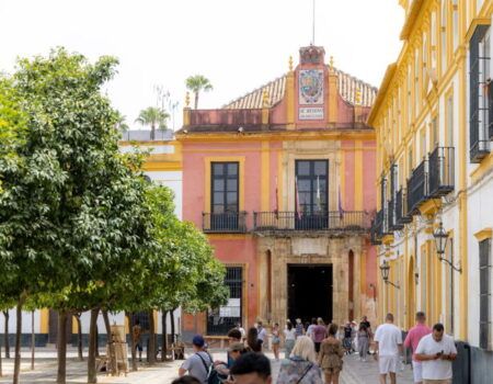 Se inicia la restauración de la fachada del Apeadero del Alcázar en Patio de Banderas de Sevilla