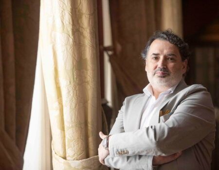 Entrevista a José Antonio Constenla, concejal del PP en Santiago de Compostela"Quiero pedir desde aquí a VOX que contribuya a construir una alternativa sólida frente a Sánchez, que no sea ni histriónica ni provocadora"