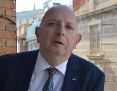 Entrevista a Andrés Santo, presidente de Juntos por España"Si el PP no saca más diputados que toda la izquierda junta, va a tener que pactar con VOX y lo pasará canutas"