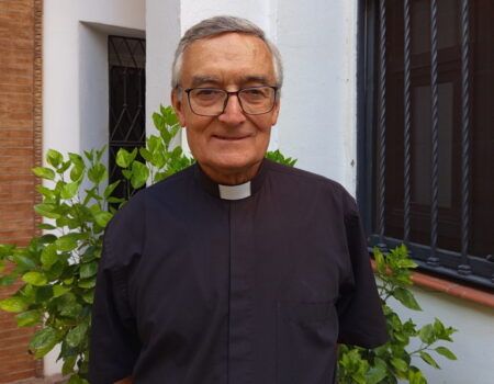 Entrevista a Francisco Martín Aguirre, sacerdote del Opus Dei"En el islam se dan facciones extremistas y peligrosas, pero gran parte del pueblo musulmán trata de dar culto a Dios a su modo, con el bien básico que eso conlleva para la sociedad"