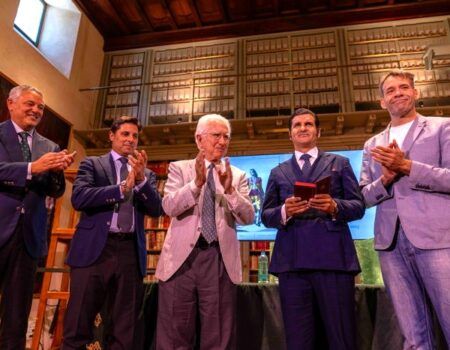 La Real Maestranza de Caballería de Ronda distingue a Morante de la Puebla