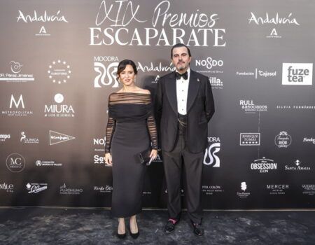 Sevilla celebra la XIX edición de los Premios Escaparate con Isabel Díaz AyusoLa presidenta de la Comunidad de Madrid recibió la distinción de Madrina de Honor y el Gran Premio de Honor Escaparate 2025 de manos de Mario Niebla