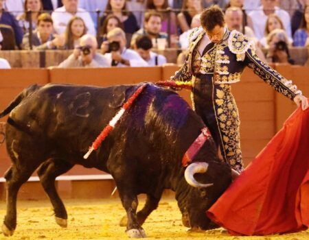 Toros en Sevilla: La sapiencia de Luque emerge entre unos Garcigrande que fueron garcichungosEl de Gerena cortó una oreja de ley a un noble pero desfondado toro. Talavante y Borja Jiménez, intentos baldíos