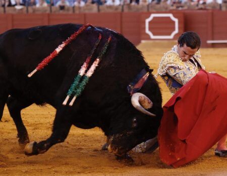 Toros en Sevilla: Dos orejas para dos toreros con dos conceptos y “muchas cosas” en el arranque de San MiguelPablo Aguado no cortó trofeos, pero no se fue de vacío...