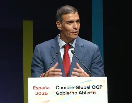 Dimisión del presidente del Gobierno por atentar contra la democracia europea