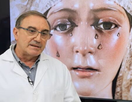 La restauración de la Macarena comienza la fase final de reintegración cromáticaVideo del restaurador Pedro Manzano