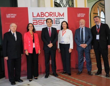 Laboralistas reclaman un control más riguroso y la gestión personalizada de las bajas médicas para frenar el absentismo laboral