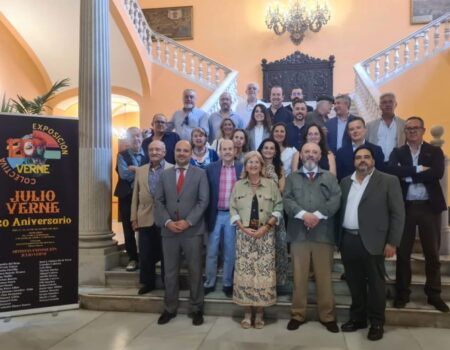 Exposición sobre Julio Verne en el Ayuntamiento de SevillaUn guiño a la exploración de ese mundo desconocido tan repleto maravillas, peligros y viajes extraordinarios
