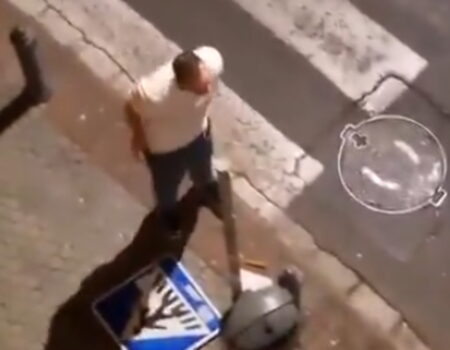 Actos vandálicos de holandeses en la Alameda tras el partido entre el Real Betis y el Utrecht