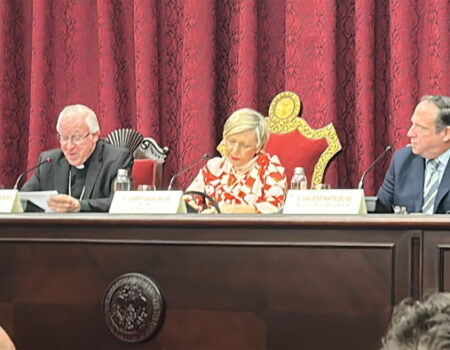 El Arzobispo y la Rectora inauguran en la Universidad de Sevilla la Cátedra Juan del Río